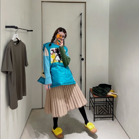 Meet your Posher, Mona - Picture 1 of 1